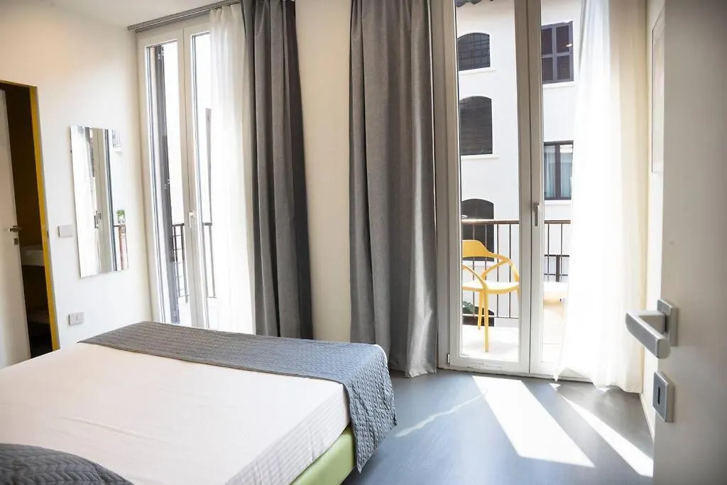 3-Bedroom Design House San Babila-Tricolore-M4 밀라노